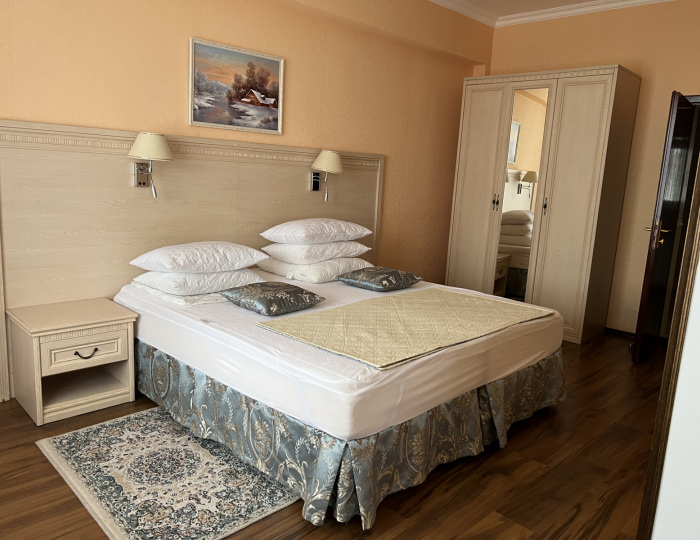 Люкс 2-местный 2-комнатный Люкс без балкона корп."Б" - ЛОК «Горный Воздух» Лоо