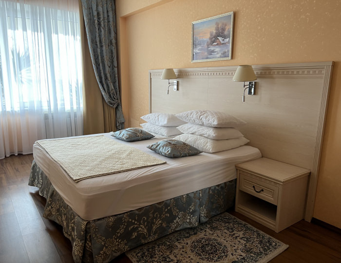 Люкс 2-местный 2-комнатный Люкс без балкона корп."Б" - ЛОК «Горный Воздух» Лоо