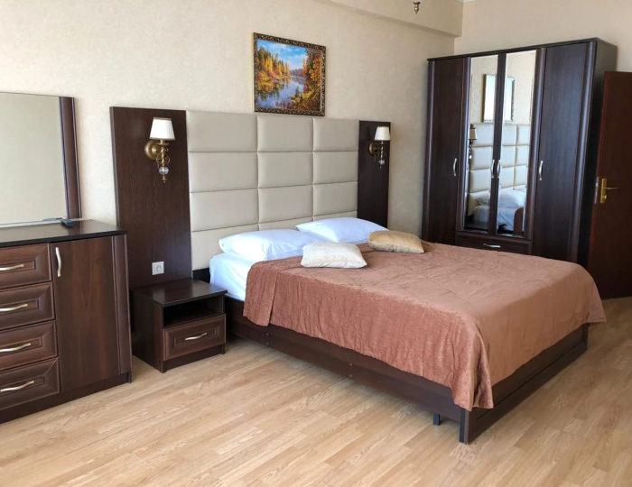 Люкс 2-местный 2-комнатный с джакузи корпус Б с/б - ЛОК «Горный Воздух» Лоо