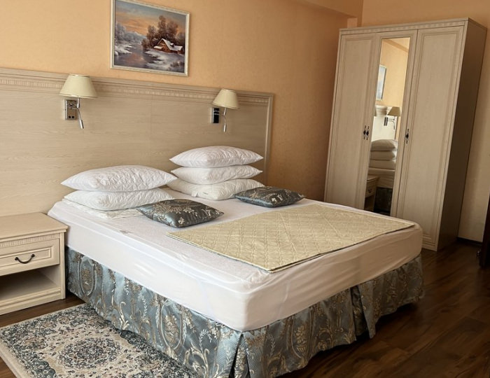 Люкс 2-местный 2-комнатный с ванной без балкона - ЛОК «Горный Воздух» Лоо