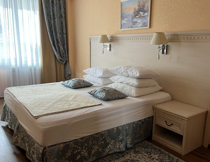 Люкс 2-местный 2-комнатный с ванной без балкона - ЛОК «Горный Воздух» Лоо